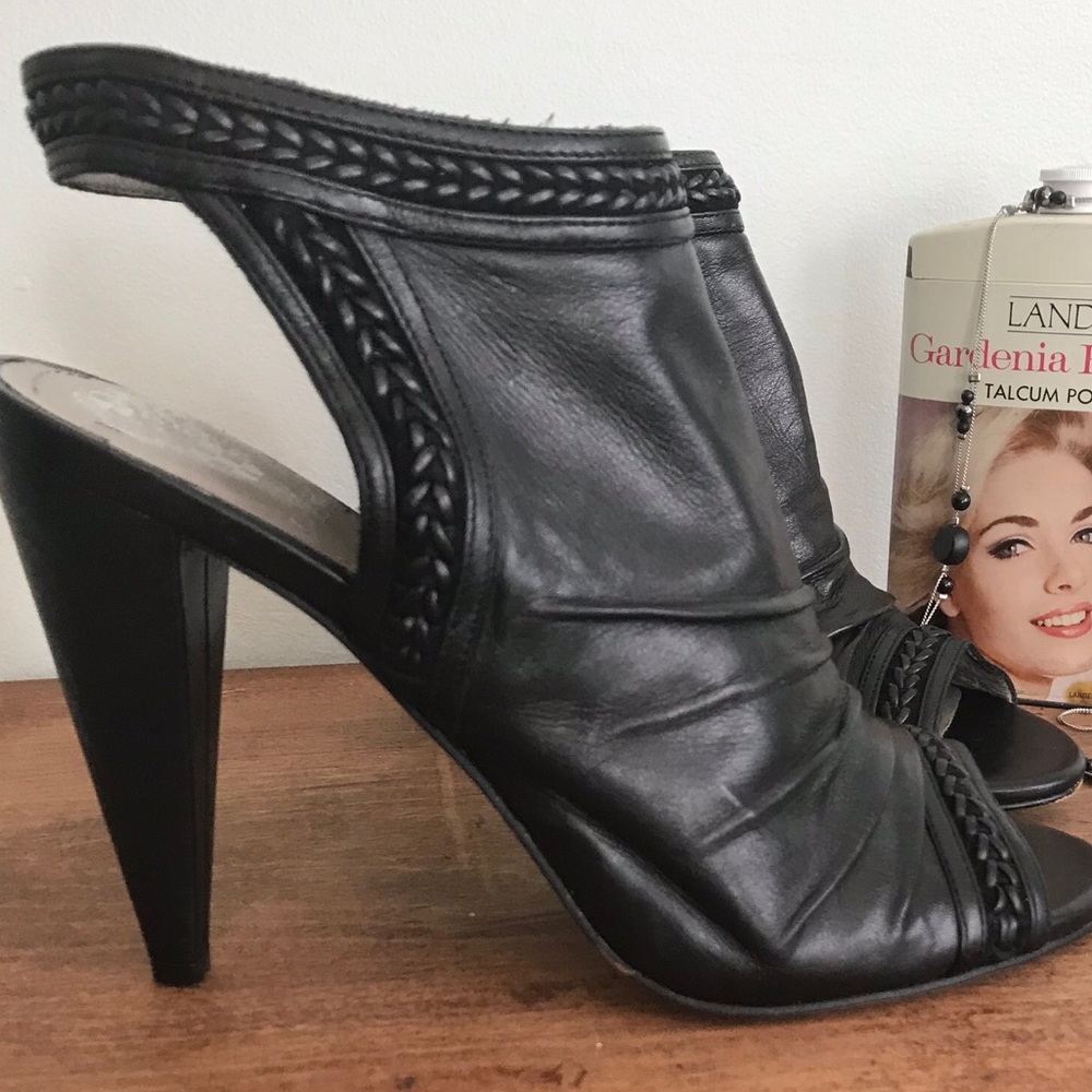 VINCE CAMUTO - Black Leather Peep-Toe Booties